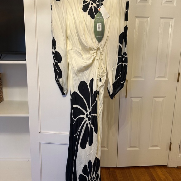 Farm Rio NWT Palermo Dress Size M - Picture 3 of 6